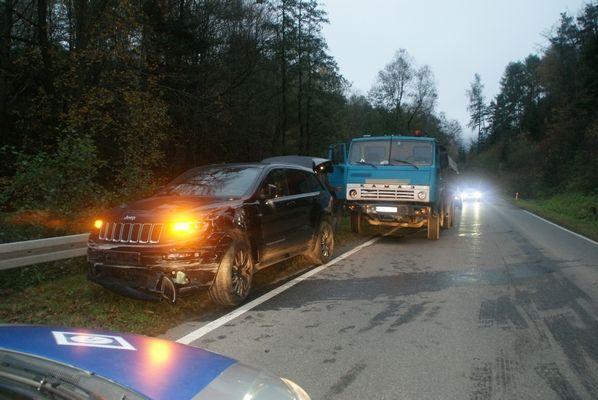Podczas wyprzedzania zderzył się z kamazem [ZDJĘCIA]