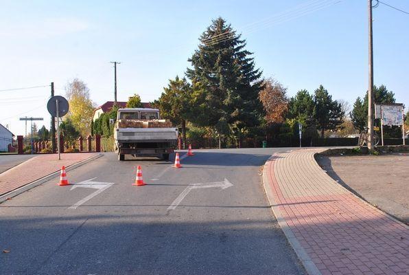 75-letni rowerzysta ucierpiał w zderzeniu z dostawczakiem [ZDJĘCIA]