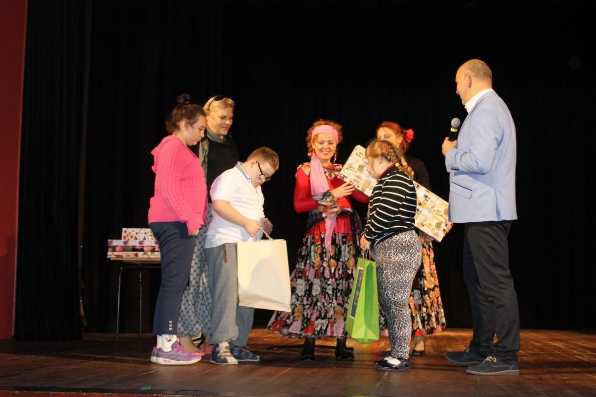 Integracja przez teatr. Festiwal Bajek, Baśni i Legend [ZDJĘCIA]