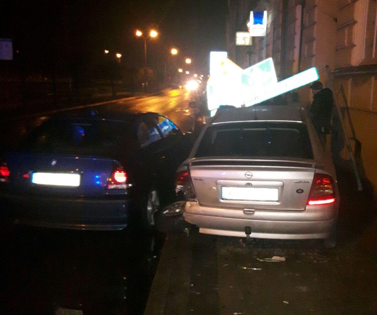 BMW staranowało samochody. Kierowca kompletnie pijany [ZDJĘCIA]