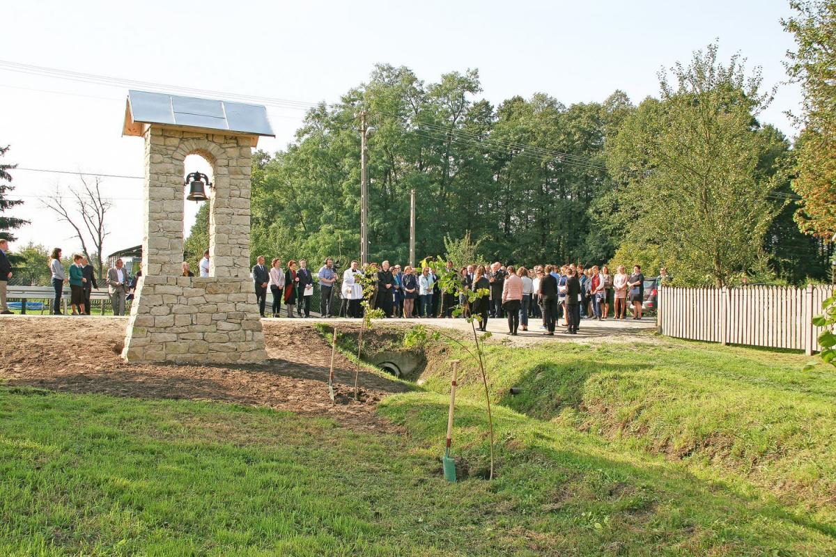 Dzwonnica wróciła do Podlesia [ZDJĘCIA]