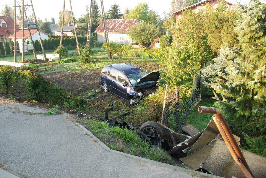 Dachował podczas brawurowego wyprzedzania ukradzioną mazdą. Był pod wpływem alkoholu