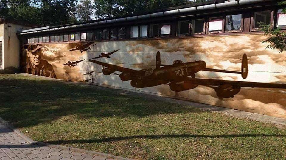 Biało-czerwone mury historii. Zorganizowali zbiórkę na mural
