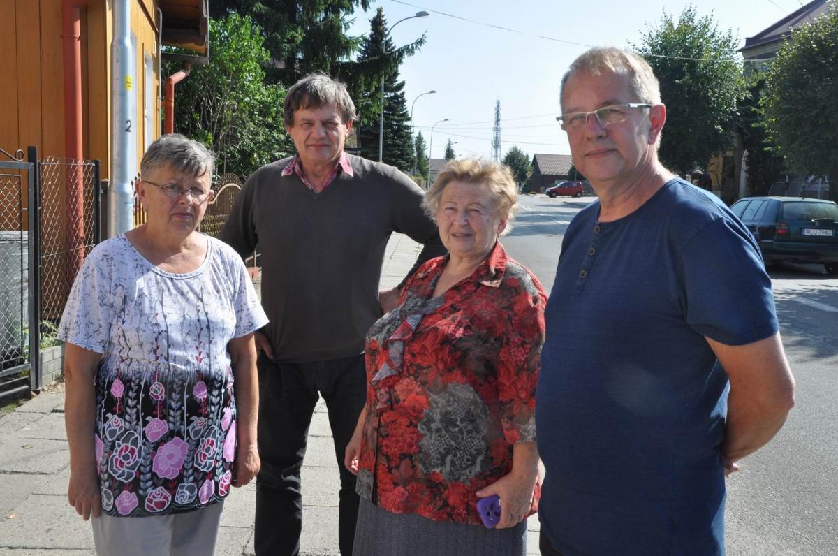 – Wyremontujcie wreszcie chodnik – apelują mieszkańcy ul. Mickiewicza