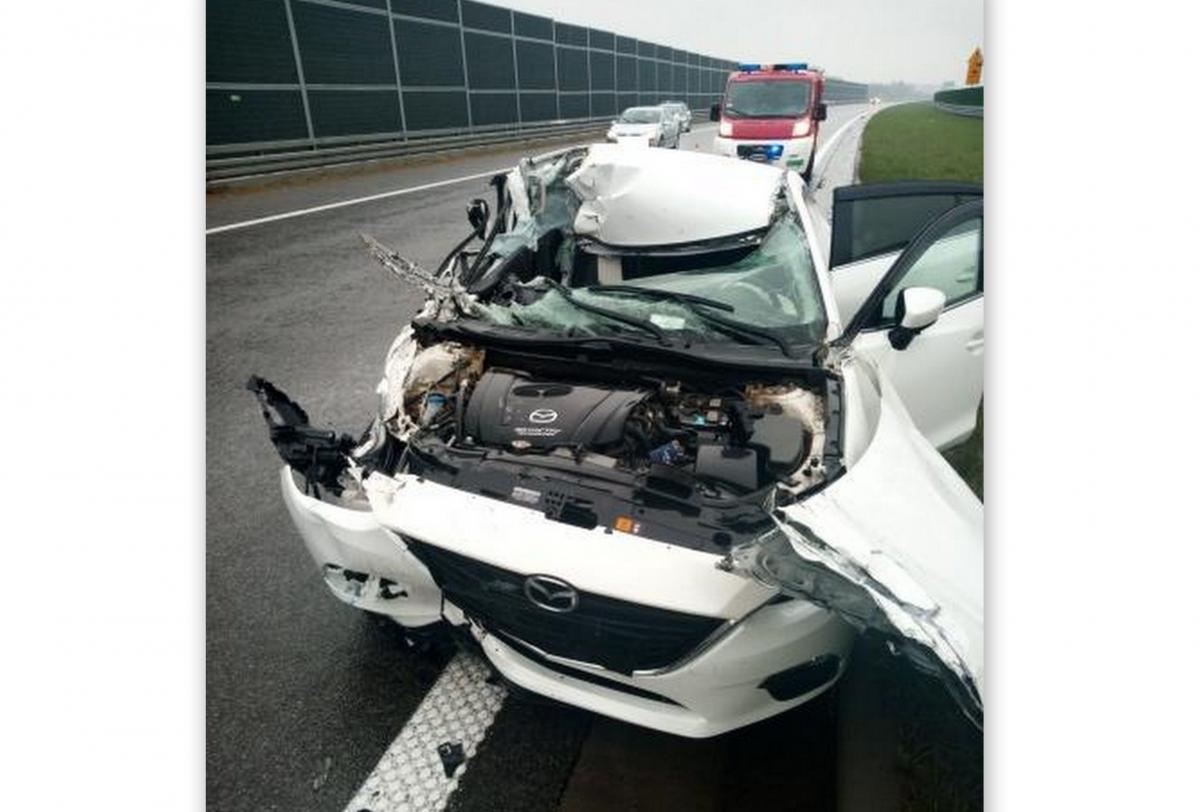 Na autostradzie A4 straciła panowanie nad autem i uderzyła w naczepę