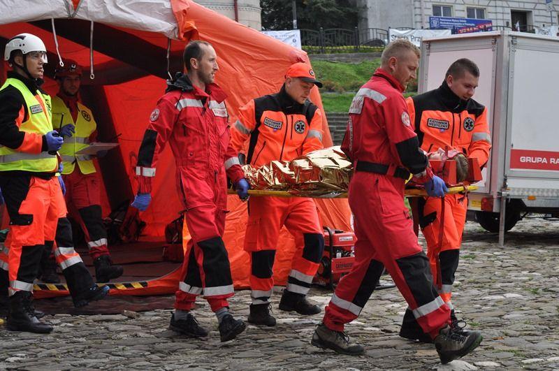 Wypadek na Rynku. Pokazowa akcja ratowników [WIDEO]
