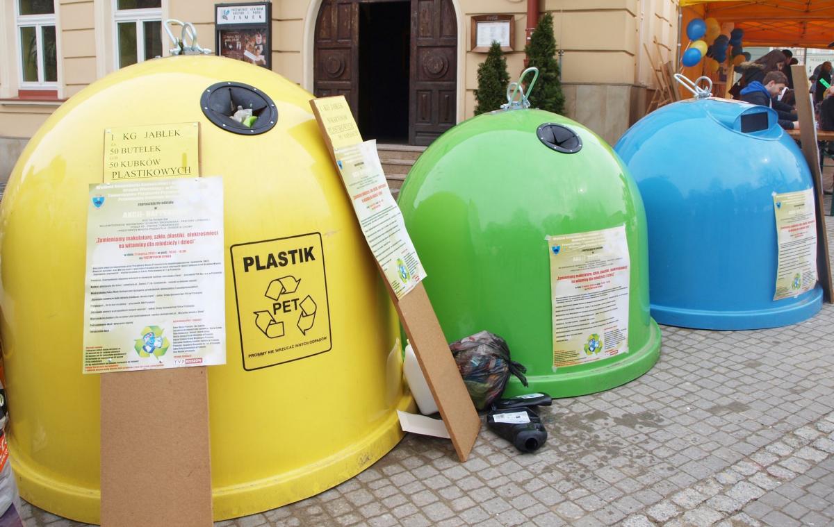 Segregacja śmieci pod lupą urzędników. Stawki na razie bez zmian