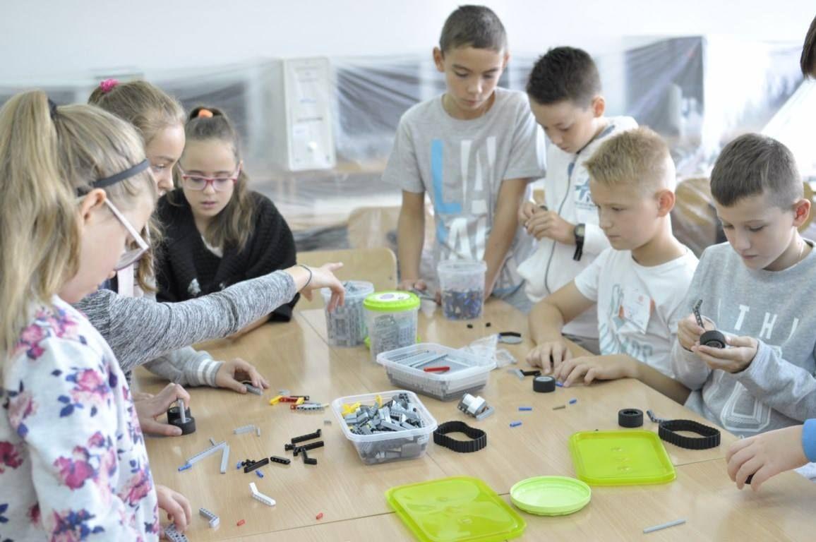 Uczniowie budowali roboty