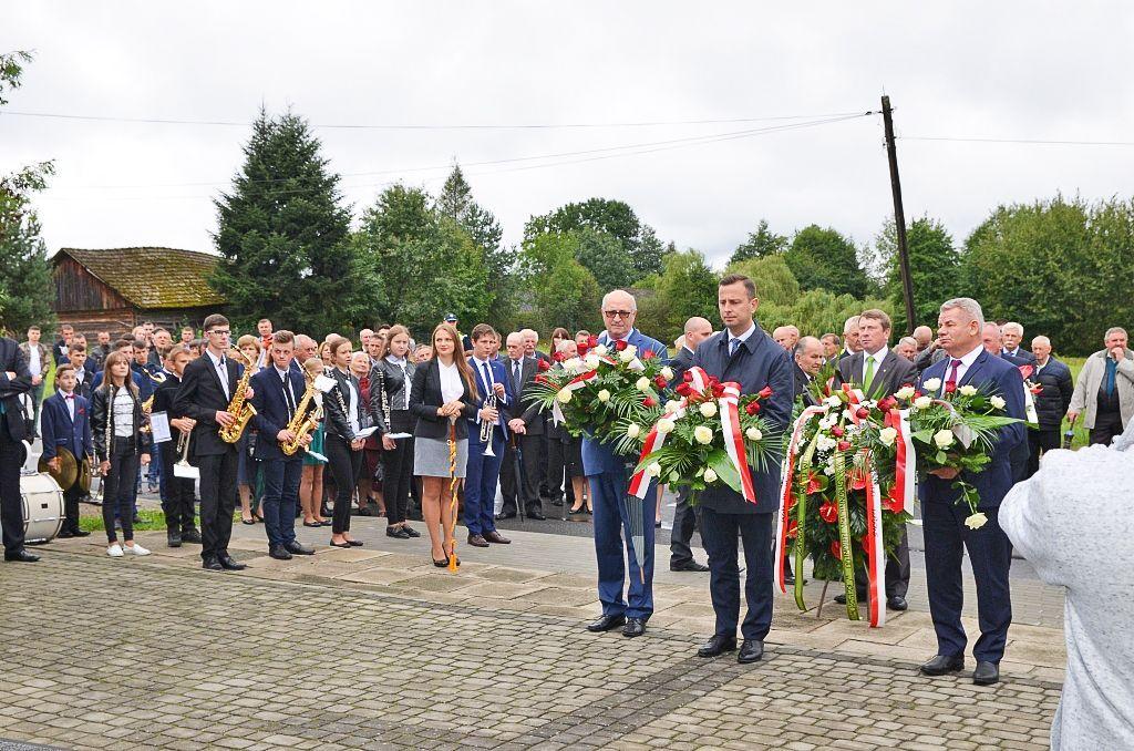 Kiedy Polak strzelał do Polaka... Uroczystości w Majdanie Sieniawski