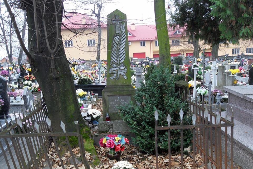 „Co roku jeden nagrobek”. W tym będą dwa