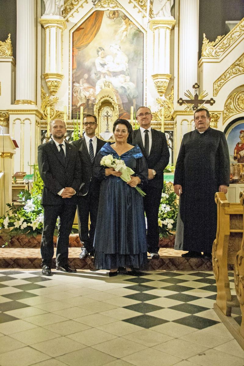 Narol przyciąga ludzi filmu i estrady 