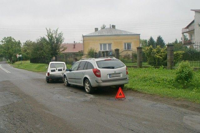 Kolizja malucha z renaultem