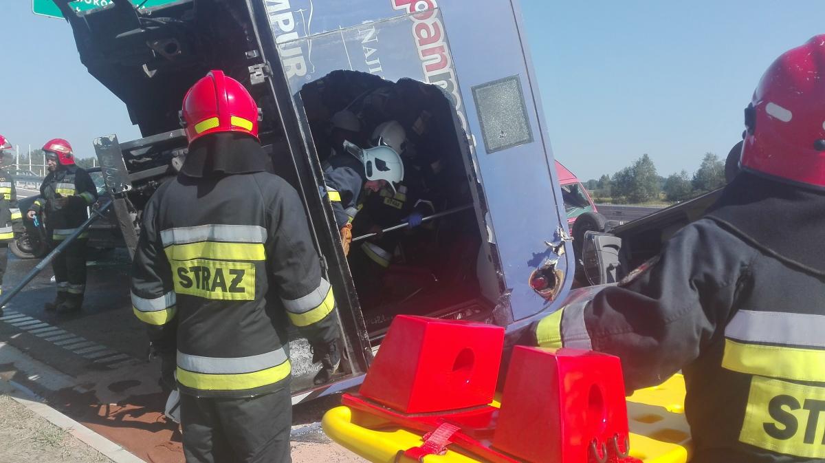 Wydostawali uwięzionych w pojazdach. Ćwiczenia na drodze S19