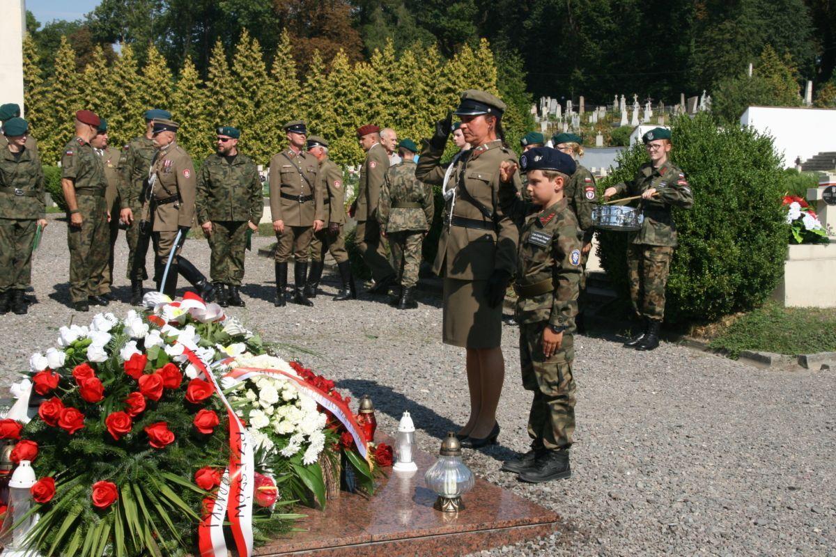 Pięć pokoleń Polaków u stóp kurhanu w Zadwórzu