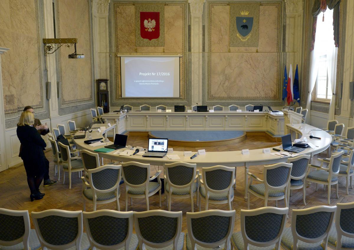 Uchwały pisane na „kolanie”? Trzy wylądowały w koszu