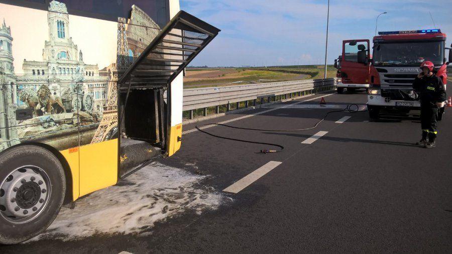 Pożar autokaru na autostradzie A4. Jechało nim 47 pasażerów