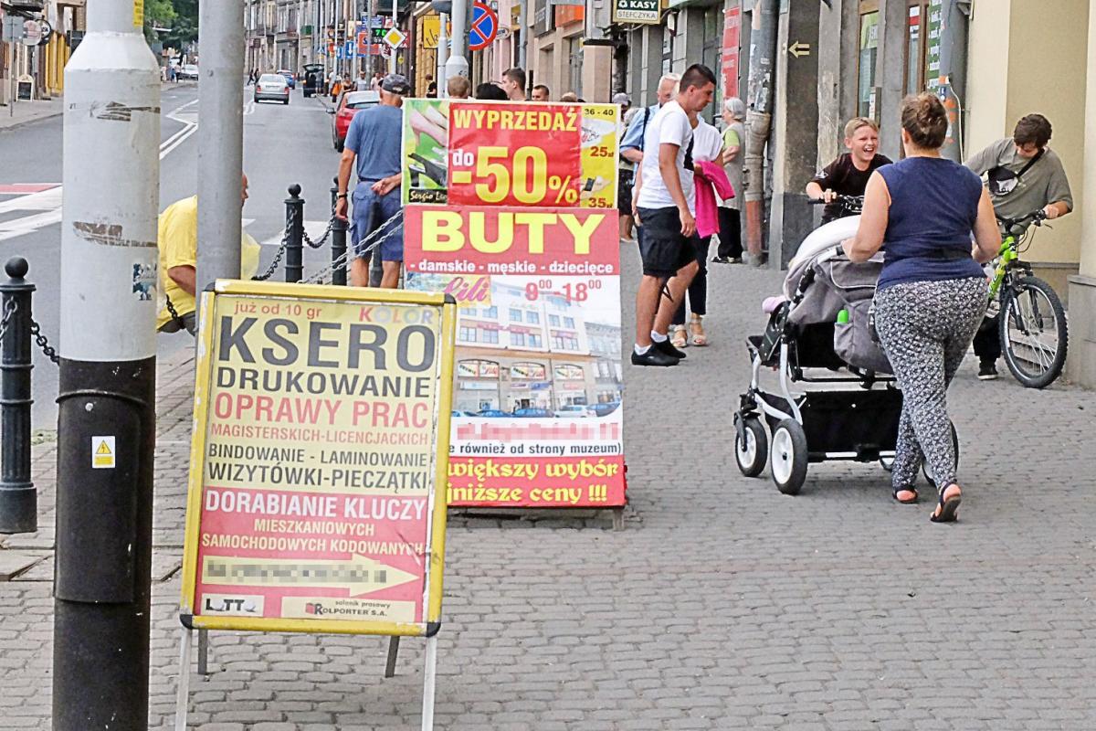 Stary problem: potykacze szpecą i zawadzają przechodniom