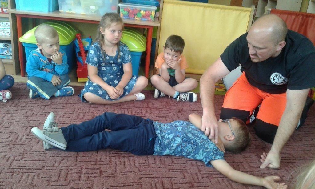 Przedszkolaki uczyły się ratować życie [ZDJĘCIA]