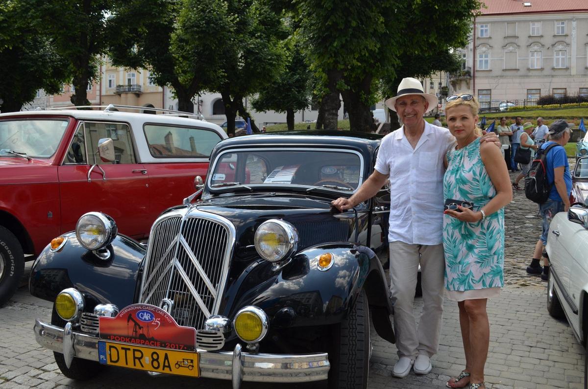 Citroen, którym jeździła  Edith Piaf, na przemyskim Rynku [ZDJĘCIA]
