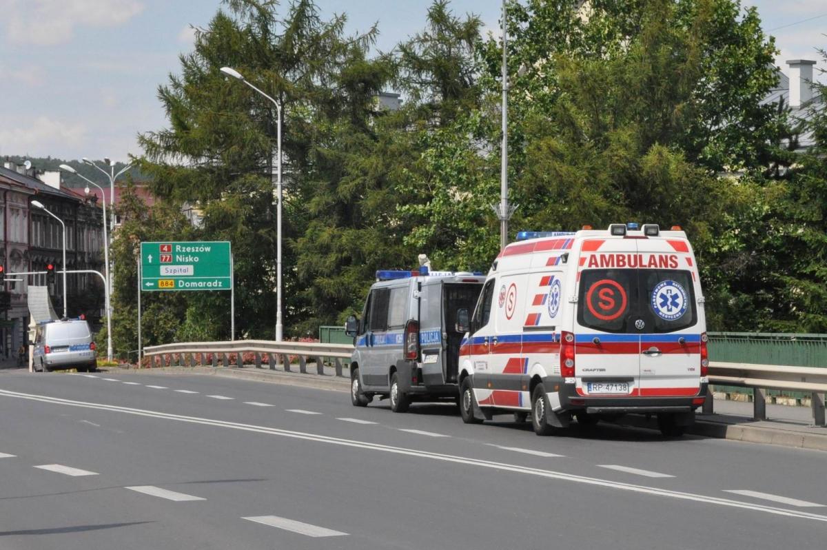 Chciał skoczyć z Mostu Orląt Przemyskich. Uratowali go policjanci