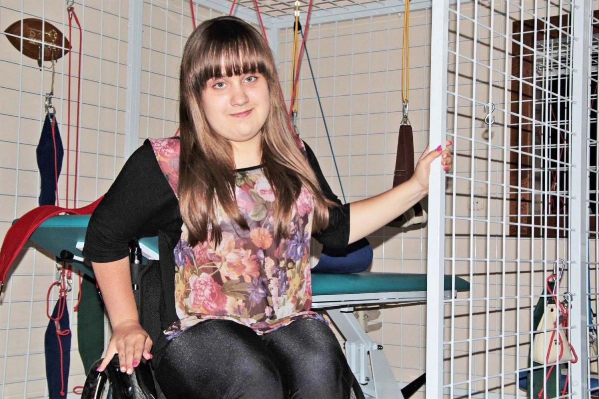 Iwona może stanąć na nogach. Pomóż jej!