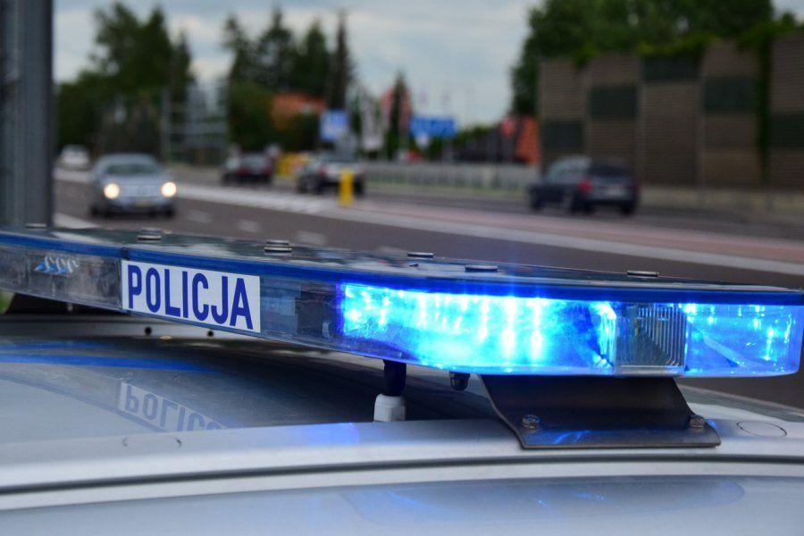 Pościg za nietrzeźwym kierowcą. Policjant użył broni