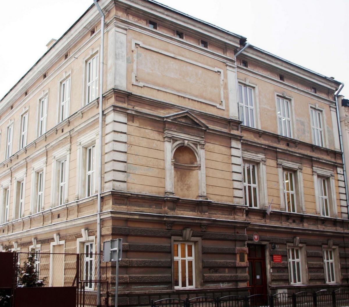 Budynki gimnazjów we władaniu dyrekcji podstawówek