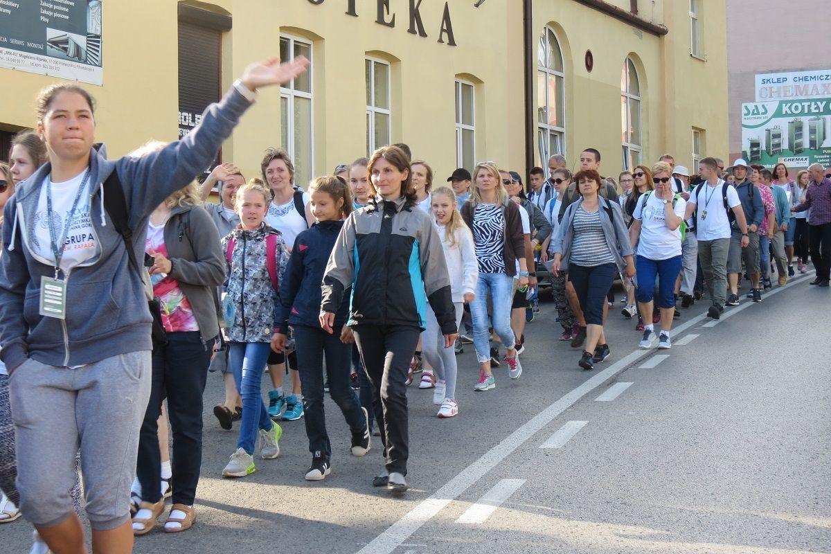 Pielgrzymi dziś staną u bram Jasnej Góry. W drodze dzieją się cuda [ZDJĘCIA]