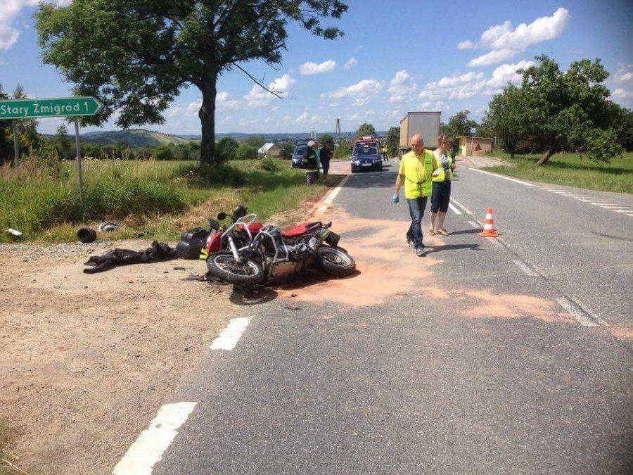 Zderzenie motocyklisty z ciężarówką [ZDJĘCIA]