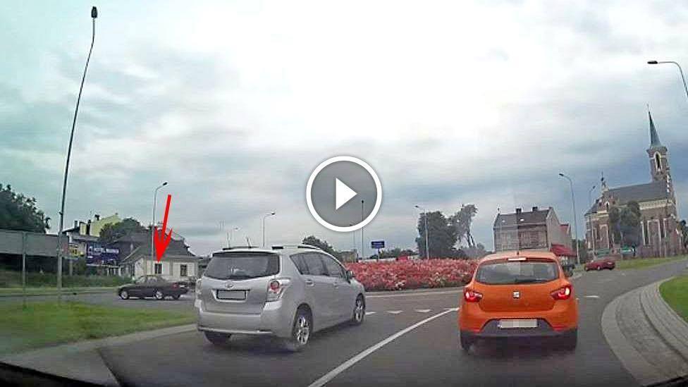 Na rondzie w Przemyślu pod prąd [WIDEO]