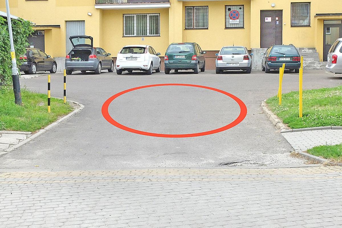 Fałszywy kominiarz uderzył kobietę. Jest w ciężkim stanie