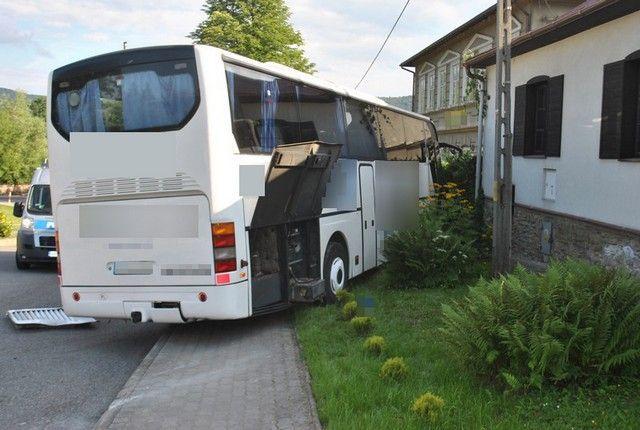 Kierujący zginął pod kołami własnego autobusu