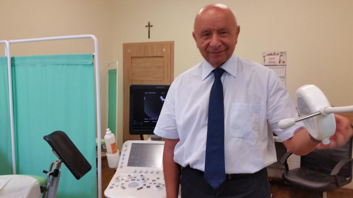 Prof. Chazan poprowadzi szkołę rodzenia Caritasu