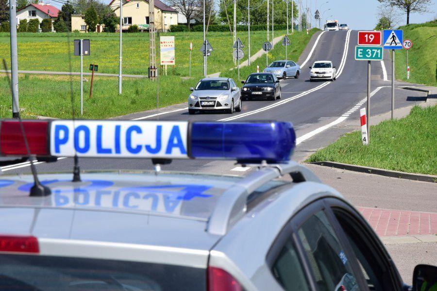Z dwójką dzieci wjechała do rowu
