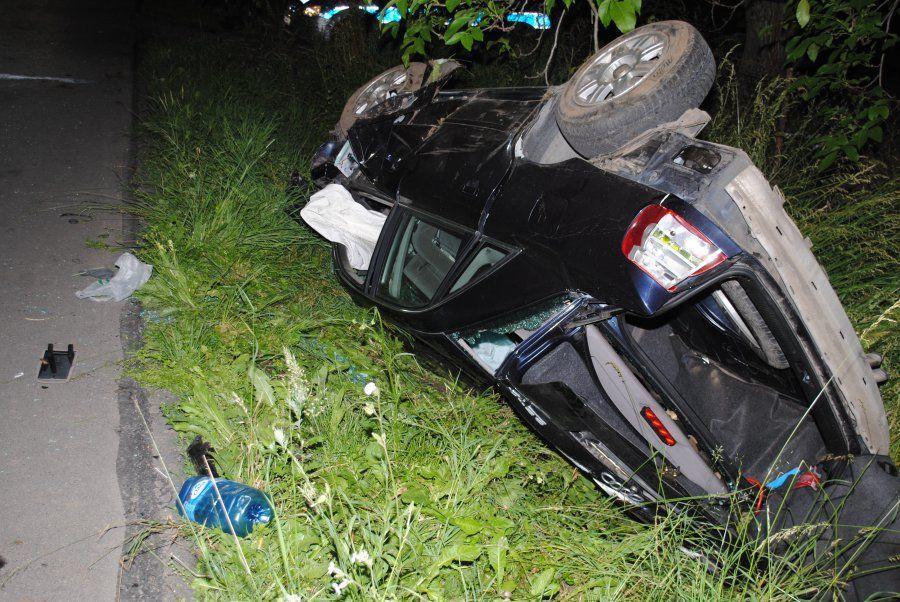 Pijany kierowca dachował audi