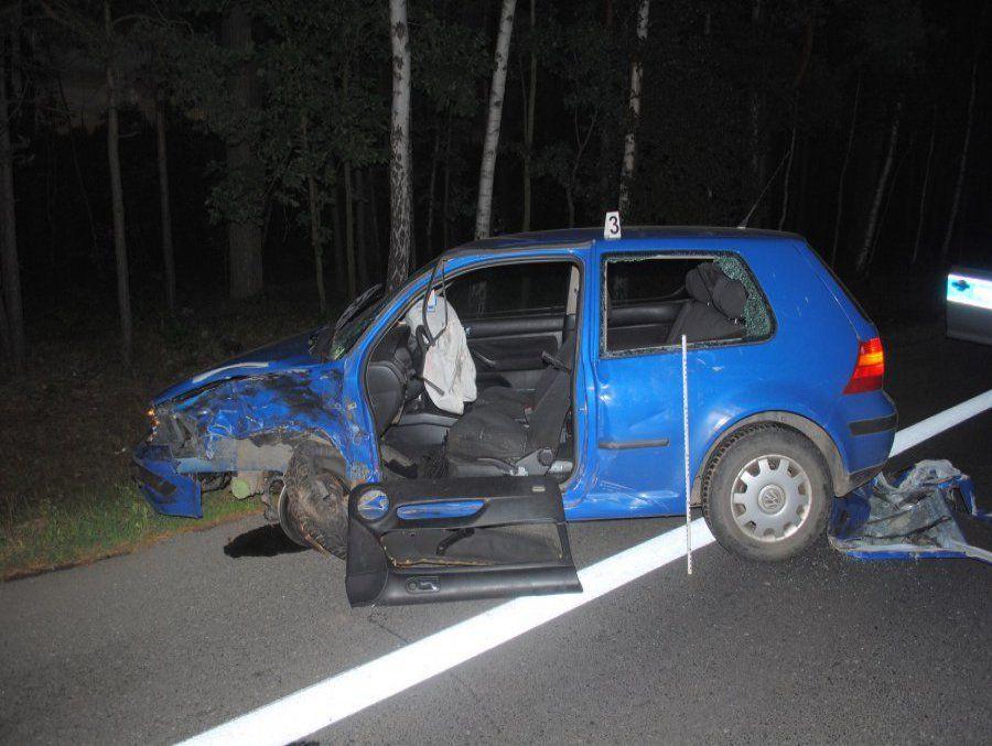 Uciekał przed policją. Uszkodził 3 pojazdy, zderzył się z tirem