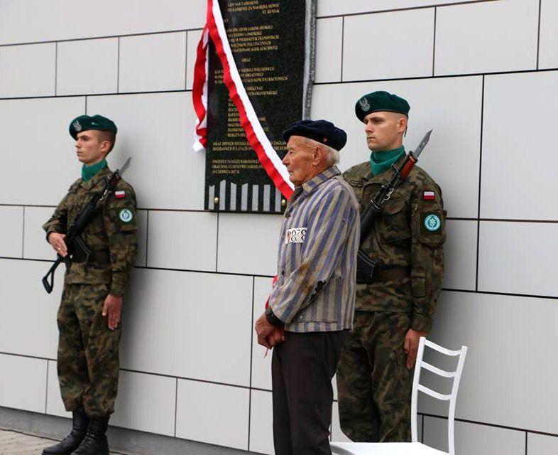 Odsłonięto tablicę poświęconą jarosławskim więźniom hitlerowskich obozów koncentracyjnych