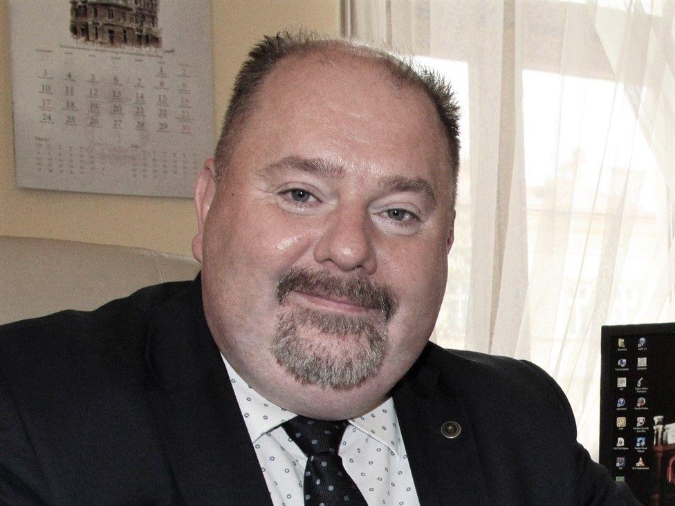 Burmistrz kontra rada w sprawie remontu „Sokoła”