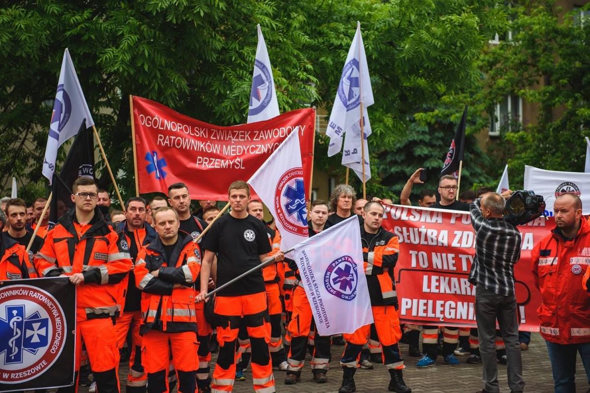 Ratownicy rozpoczęli protest [ZDJĘCIA]