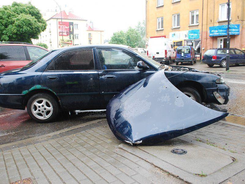 Opel zderzył się z mazdą [ZDJĘCIA]