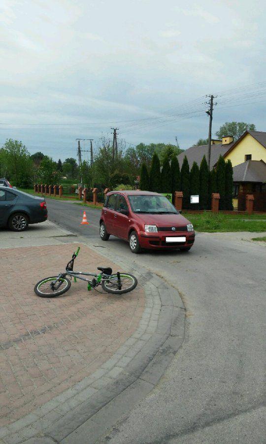 16-letni rowerzysta wjechał pod auto