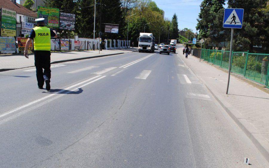 Nie żyje motorowerzysta, który uderzył w osobówkę