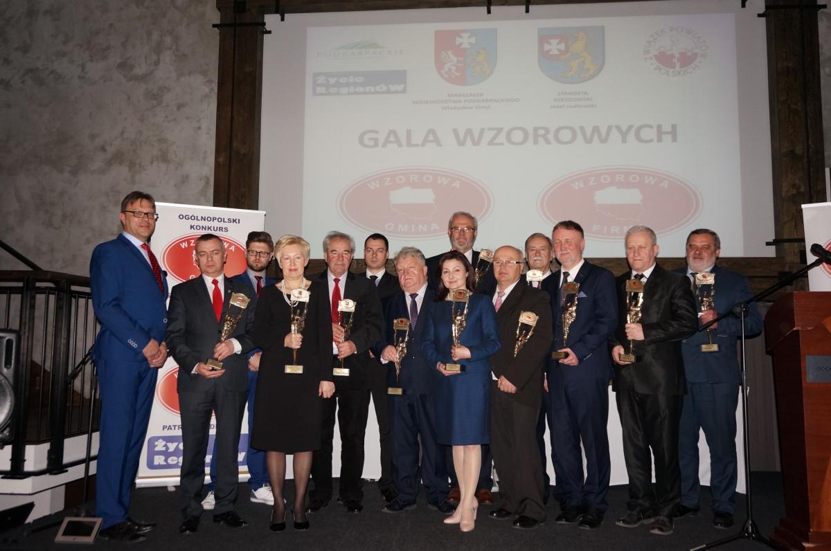 Wójt Śnieżek ze statuetką „Lidera Inwestycji”
