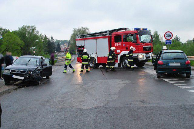 Zderzenie audi i peugeota [ZDJĘCIA]