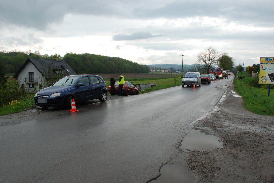 Zderzenie 3 pojazdów. 3 rannych [ZDJĘCIA]