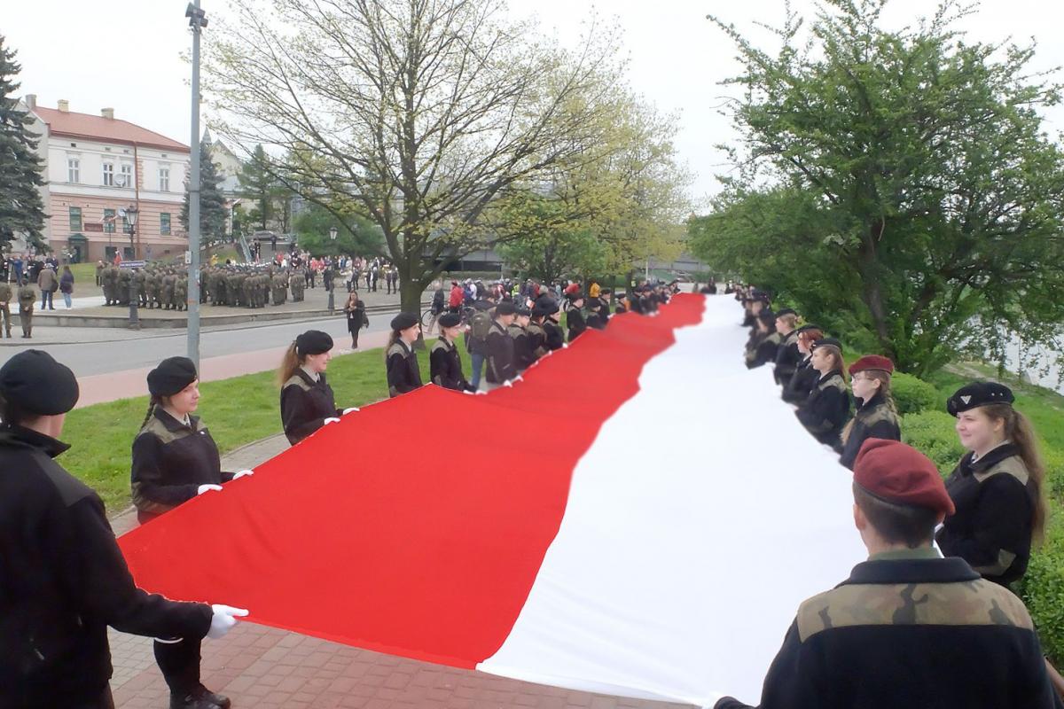 50 metrów flagi. Uroczystości drugomajowe
