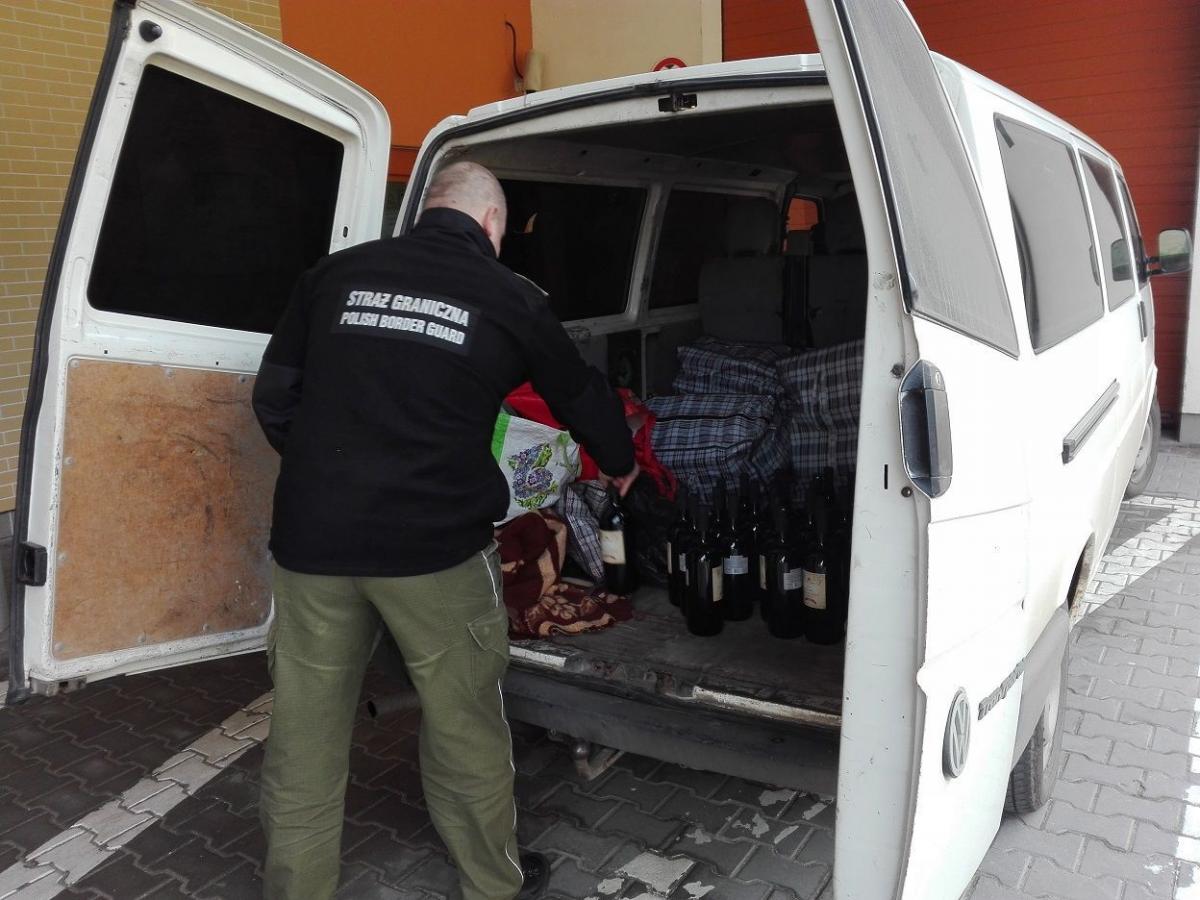 Ukrainka wiozła prawie 600 litrów wina