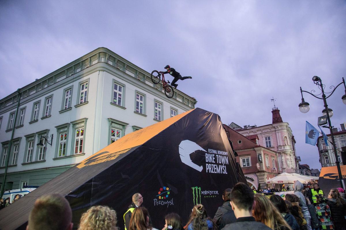 Downhill i Dirt! 2. dzień Bike Town za nami [WIDEO, ZDJĘCIA] 