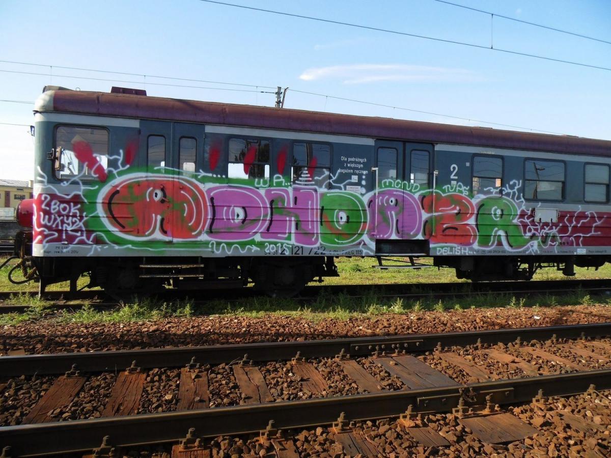Nielegalne graffiti na pociągu 