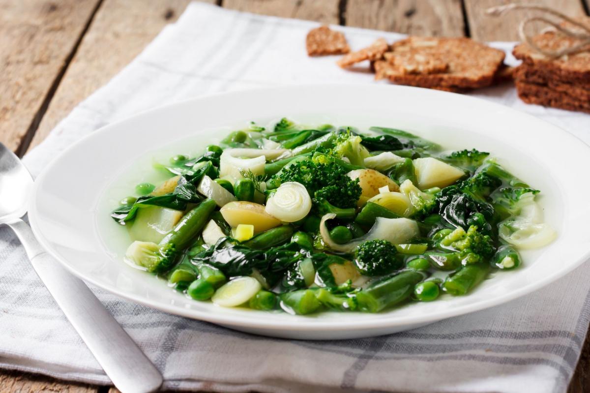 Zielona zupa minestrone